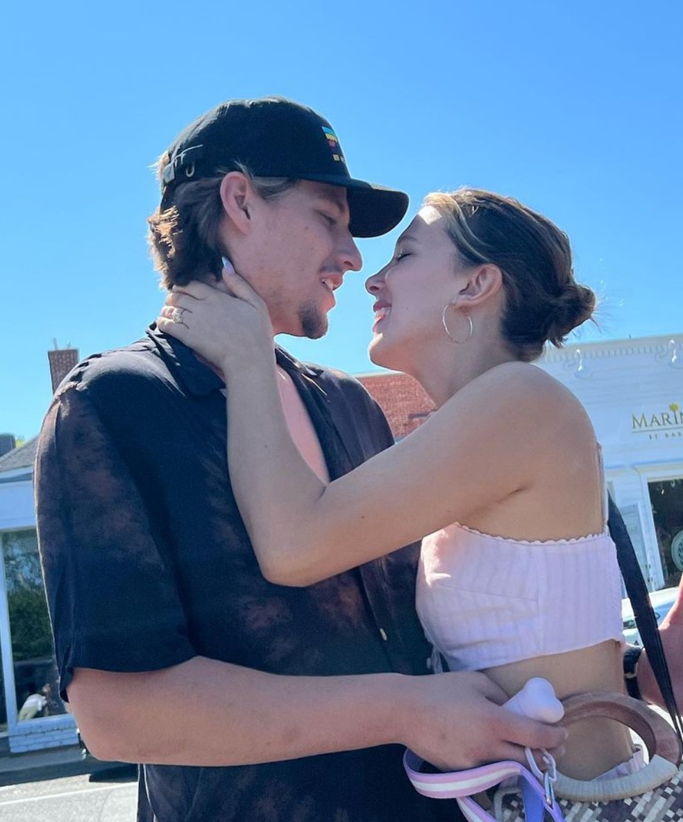 Filho de Bon Jovi, Jake Bongiovi e Millie Bobby Brown se casaram em cerimônia secreta — Foto: @jakebongiovi no Instagram