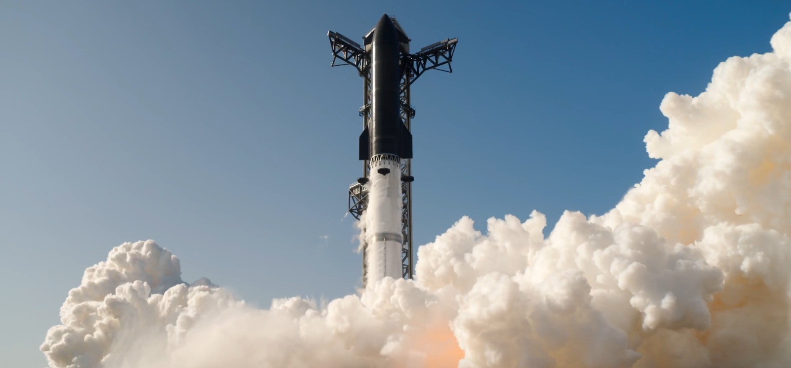 SpaceX lança foguete Starship em 13º voo de teste após dois adiamentos e comemora pouso suave