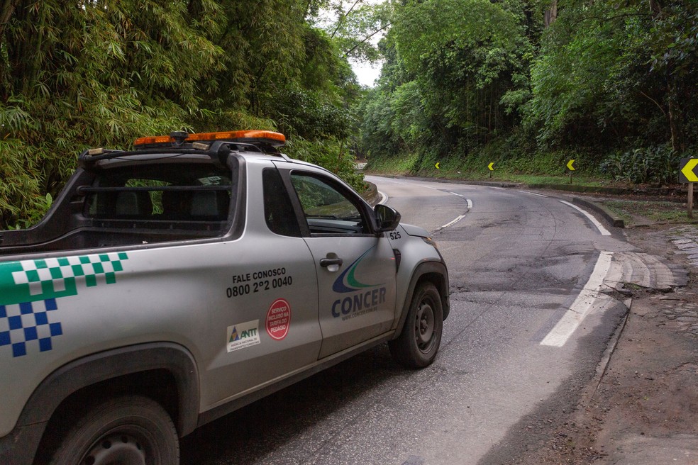 BR-040: Motoristas criticam os desníveis nas pistas e a falta de sinalização na serra — Foto: Júlia Aguiar / Agência O Globo