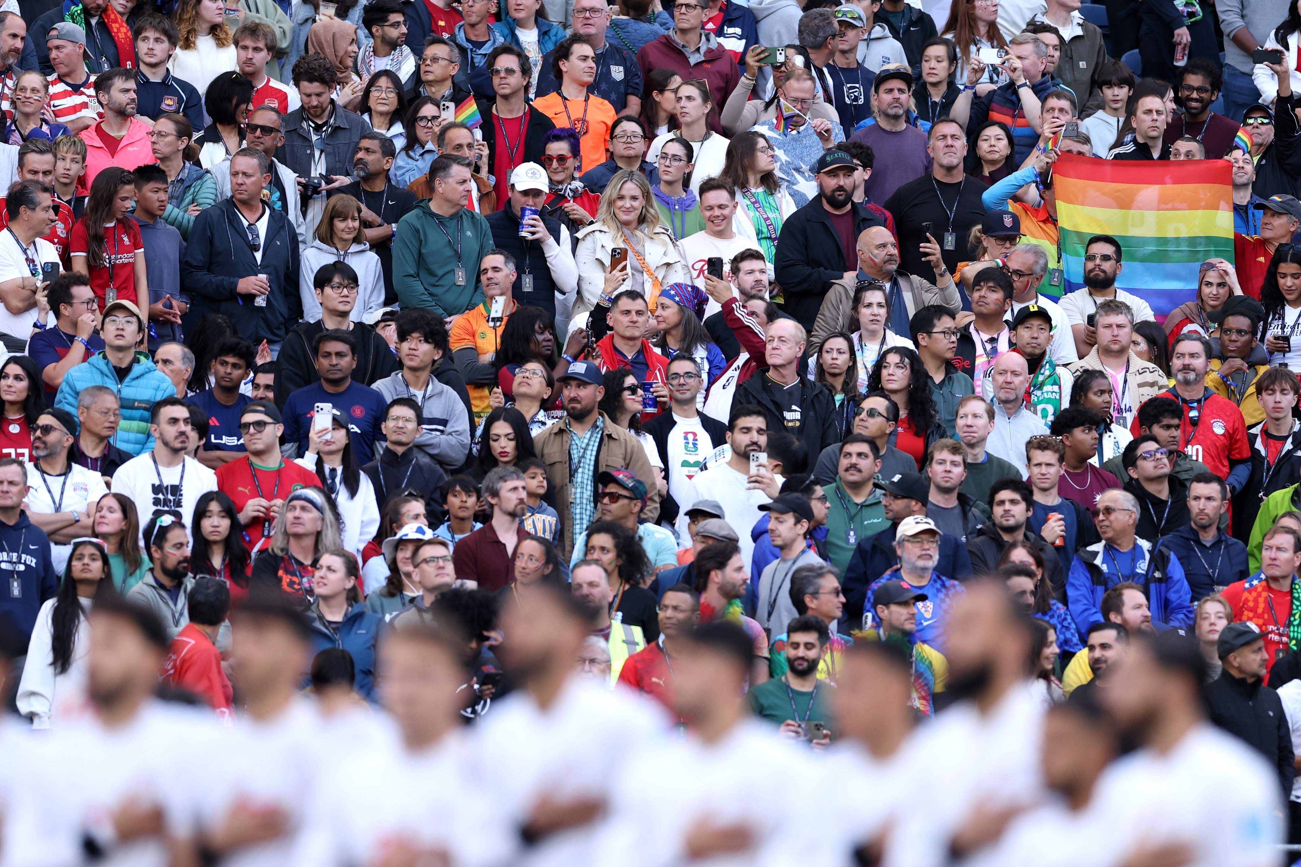Egito x Irã: as imagens do orgulho LGBT mesmo após protesto das equipes
