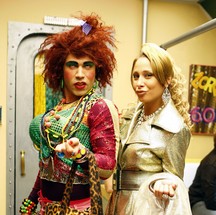 Valéria (Rodrigo Sant’Anna) e lady Kate (Katiúscia Canoro) em “Zorra total” — Foto: Divulgação