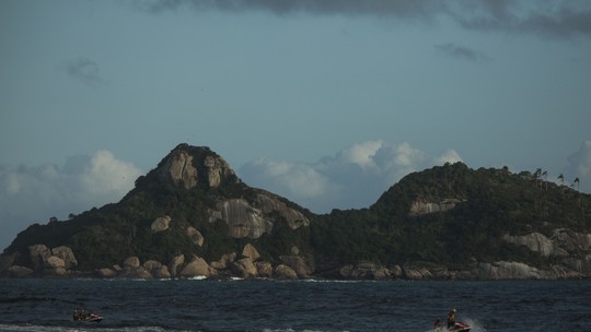 Menina de 11 anos morre afogada na Praia da Barra, na Zona Oeste do Rio
