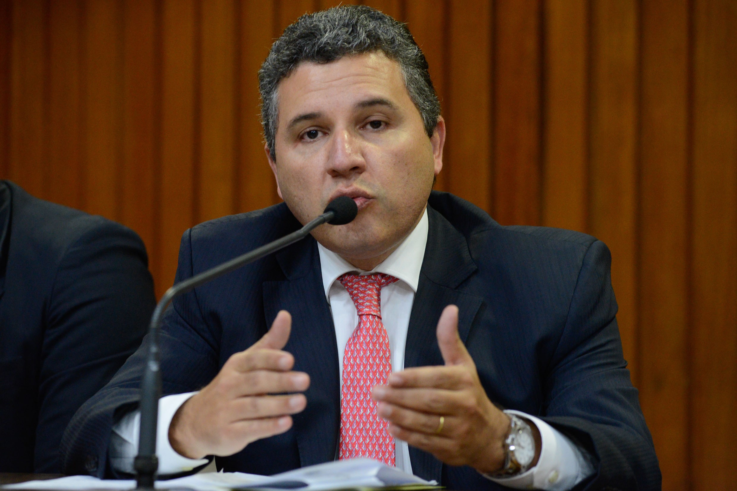Ex-diretor do Deic é citado em investigação de lavagem de R$ 10 bilhões do PCC