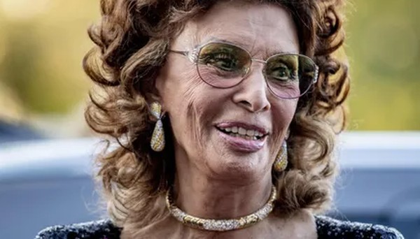 Sophia Loren passa por cirurgia de emergência após sofrer queda em casa
