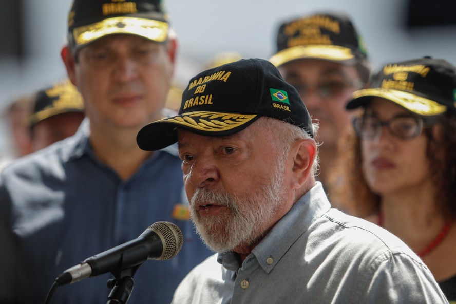 Presidente Lula visita a base de submarinos da Marinha, o PROSUB, em Itaguaí.