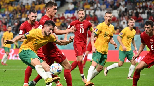 Austrália surpreende, supera Dinamarca e se classifica às oitavas pela primeira vez desde 2006