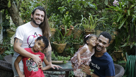 Comunidade LGBTQIA+ ganha apoio à adoção em Copacabana