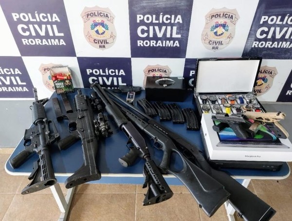 Armas foram apreendidas com empresário Lidivan Reis, suspeito de envolvimento no tráfico — Foto: Reprodução