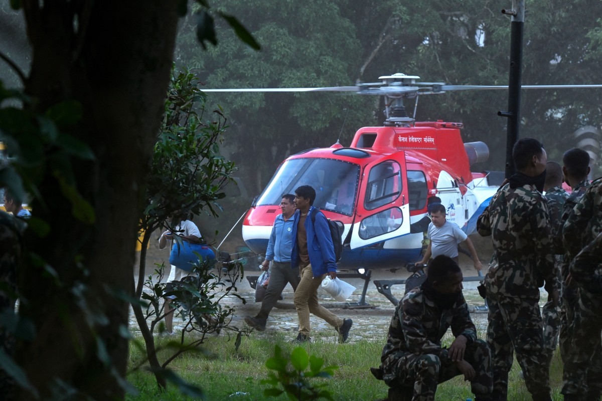 Nepal diz ter resgatado 31 estrangeiros após inundações; mais de 500 turistas permanecem desaparecidos - QTU Questões do Universo