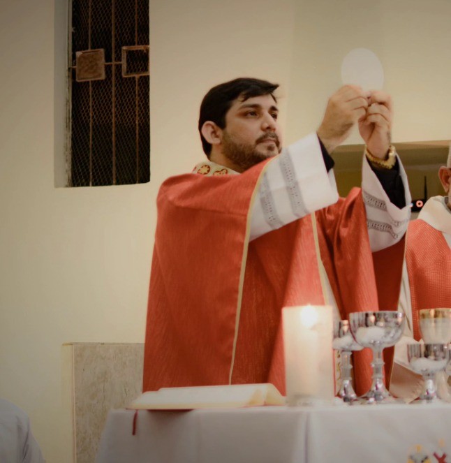 Tem padre no samba: pároco da igreja de Santo Antônio, em Caridade, no Ceará, está em parceria finalista na Unidos da Tijuca - Foto