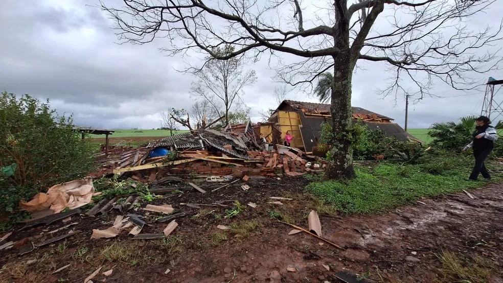 Passagem de ciclone no Rio Grande do Sul deixa estragos  — Foto: Divulgação