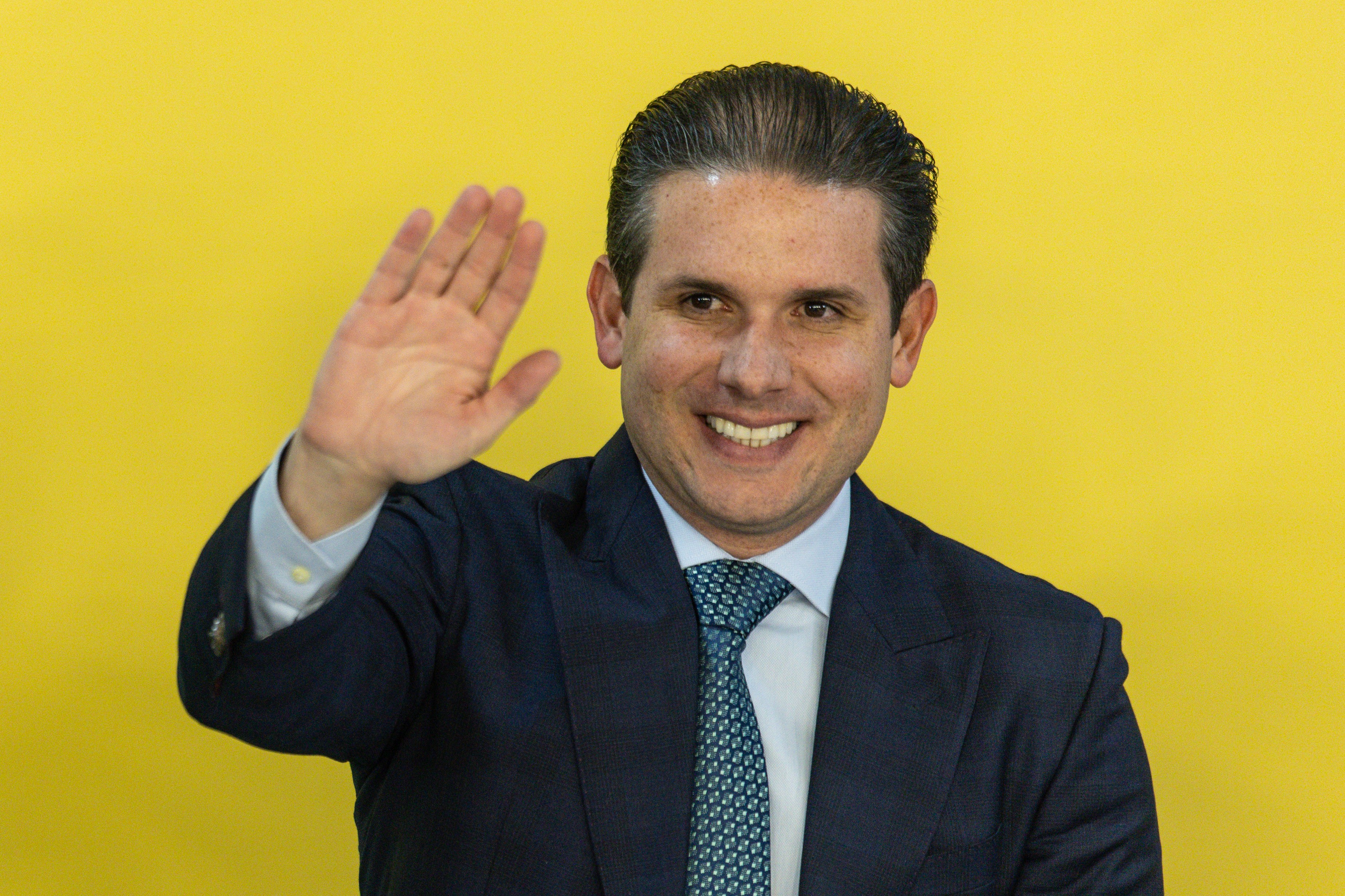 PSB e PDT fecham apoio a Motta, e presidente da Câmara reúne 12 partidos para buscar recondução, dificultando articulação do PL