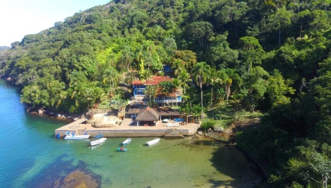 Advogado amigo de Flávio Bolsonaro pede para Justiça remover posts de Richarlison sobre disputa de mansão na Ilha Comprida