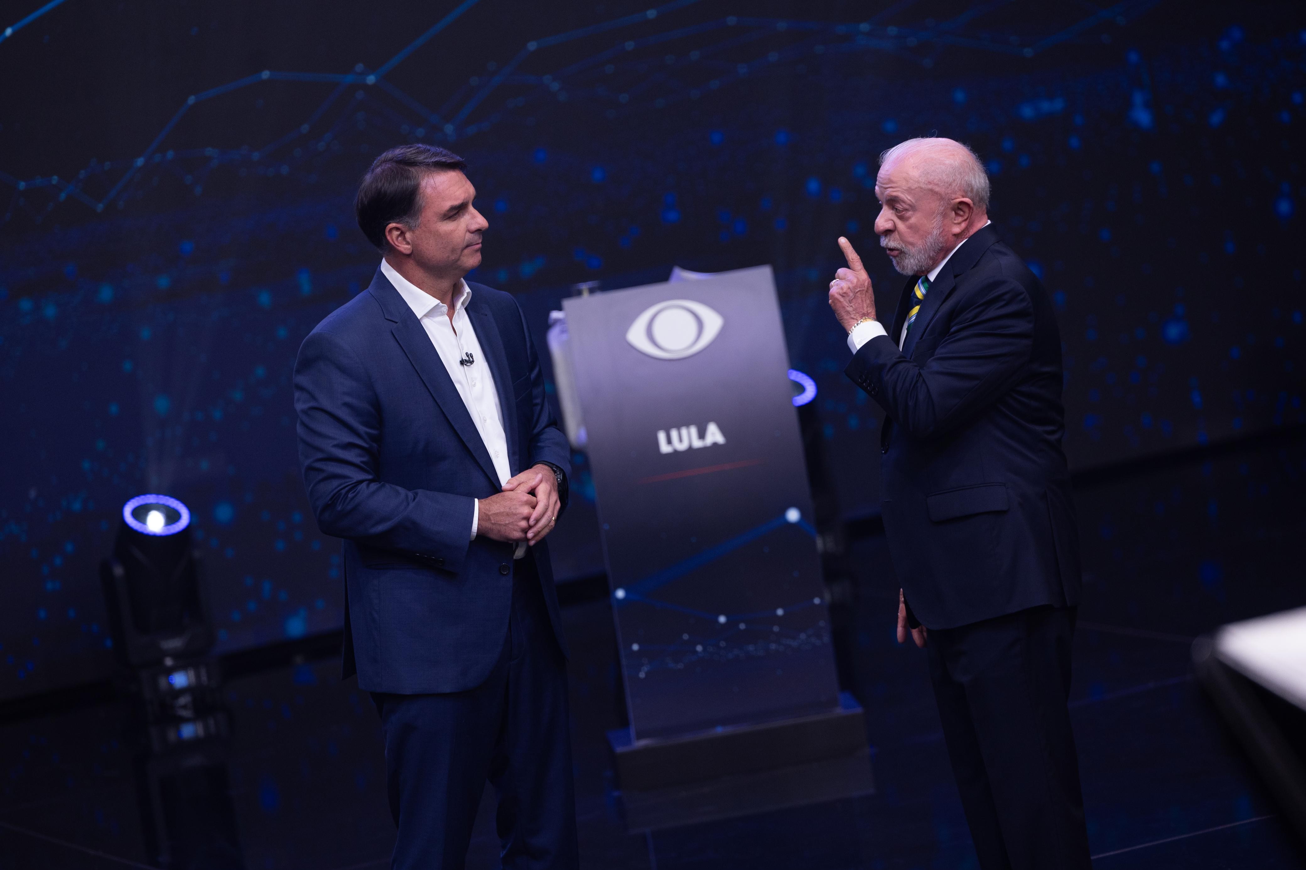 Flávio faz 'mea culpa' em debate e admite que governo Bolsonaro 'não teve o melhor resultado' na Saúde