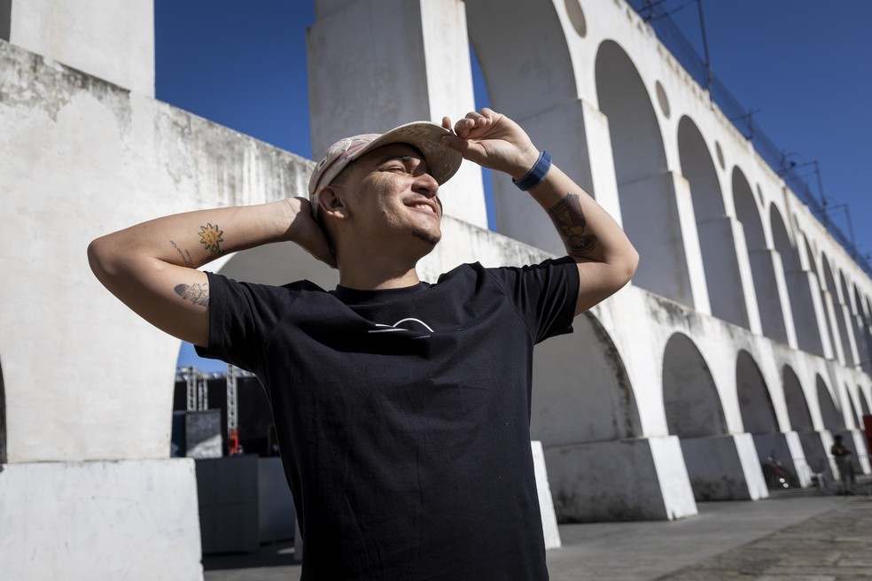 O cantor João Gomes — Foto: Guito Moreto / Agência O Globo