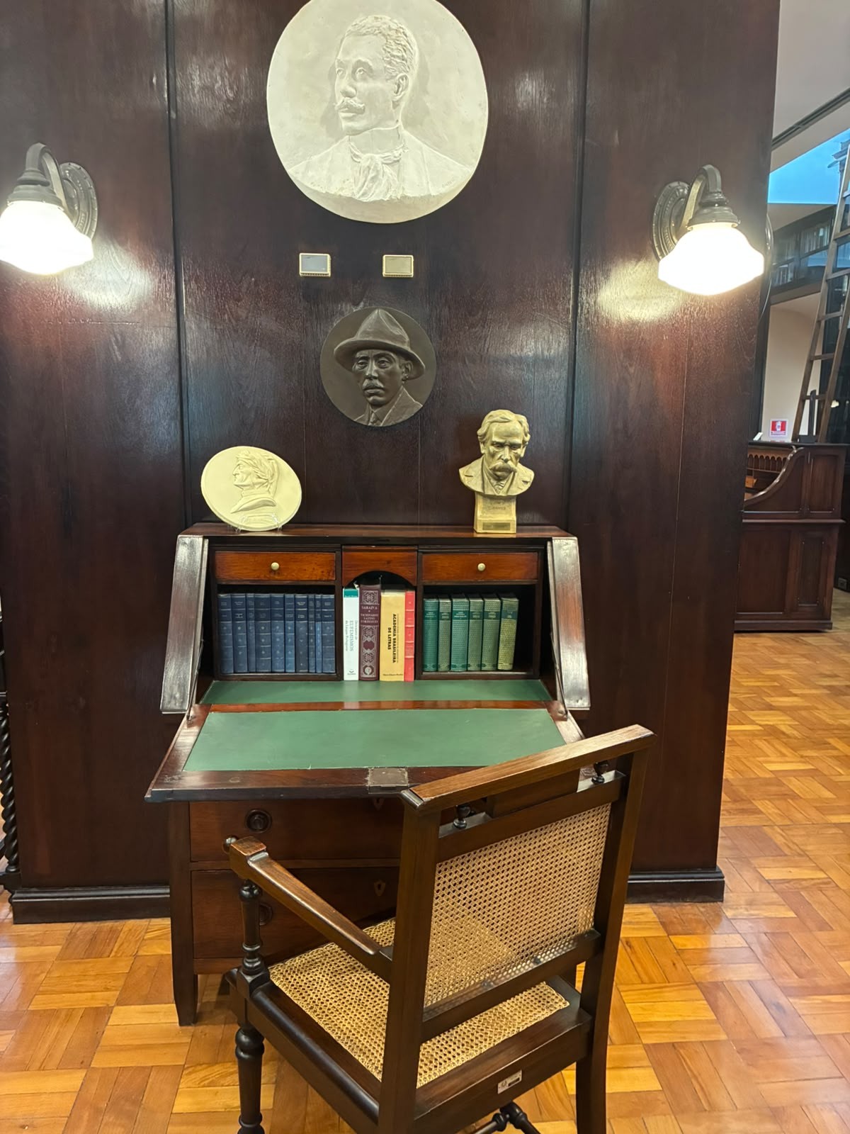ABL vai digitalizar originais de Machado de Assis e raridade de Camões de 1572