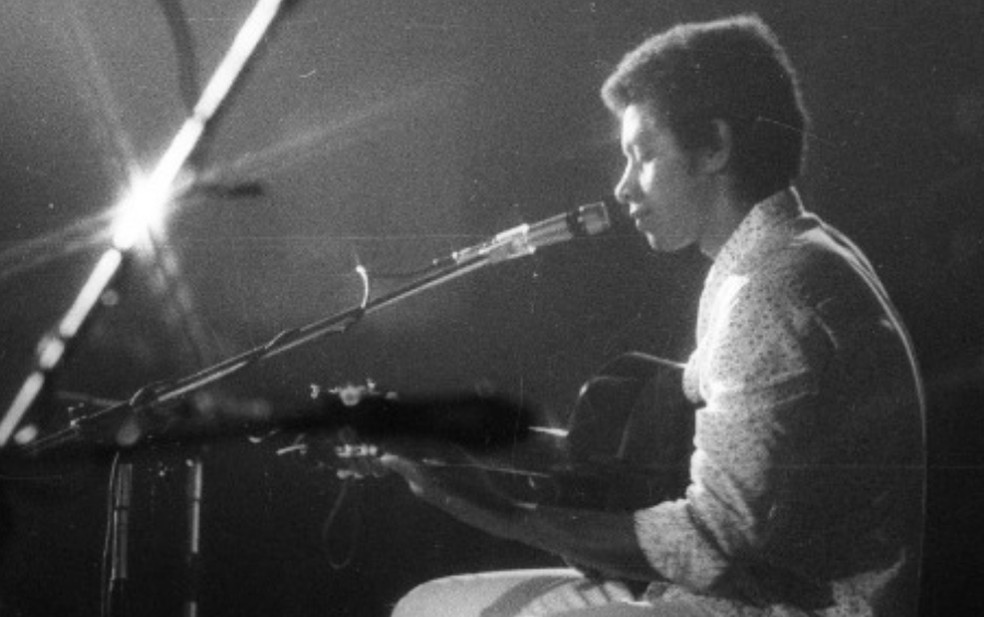 Paulinho da Viola cantou na abertura do evento no MAM, em 1973 — Foto: Arquivo/Agência O GLOBO
