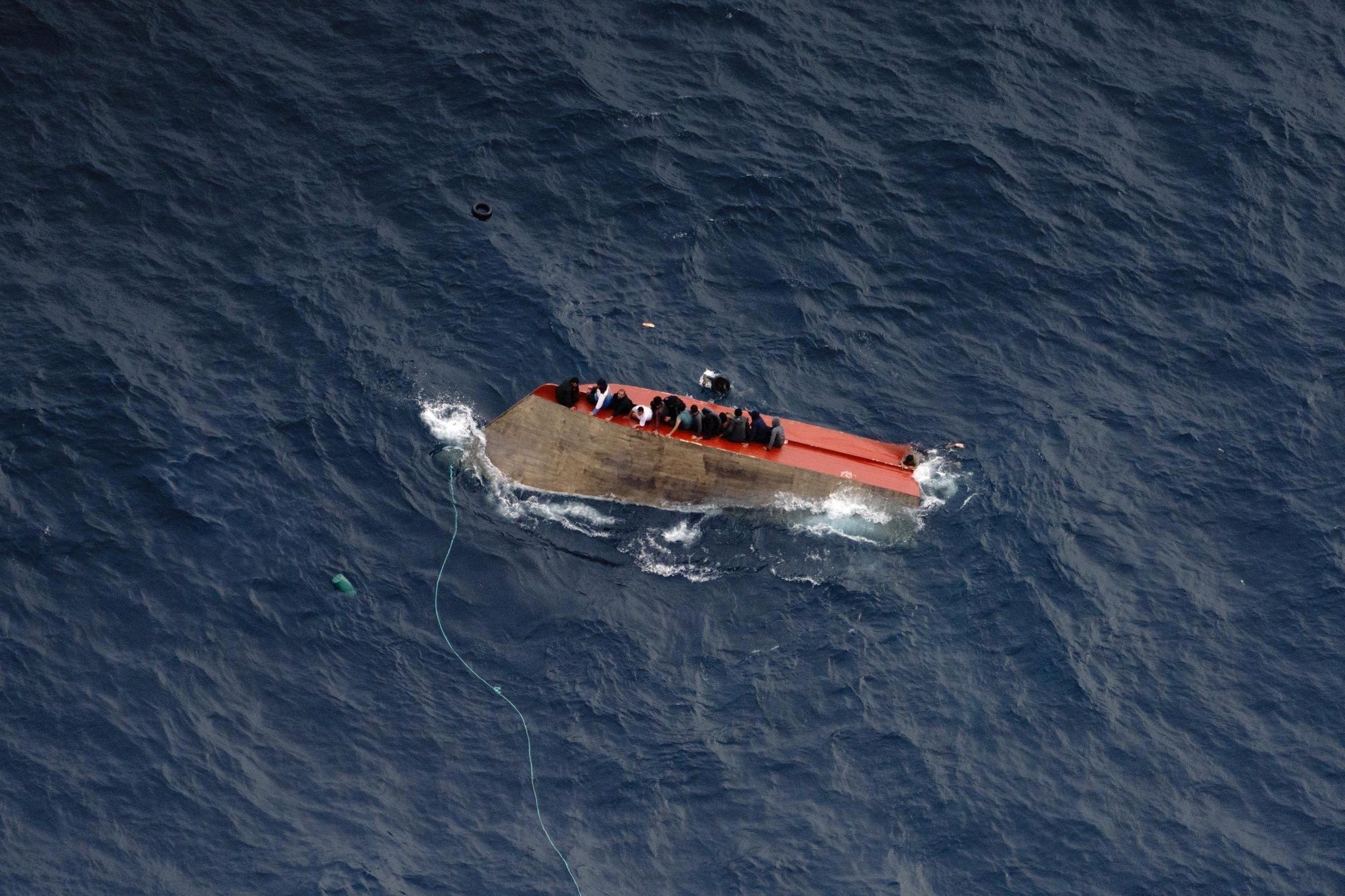 Naufrágio no Mar Mediterrâneo deixa mais de 70 pessoas mortos e desaparecidos