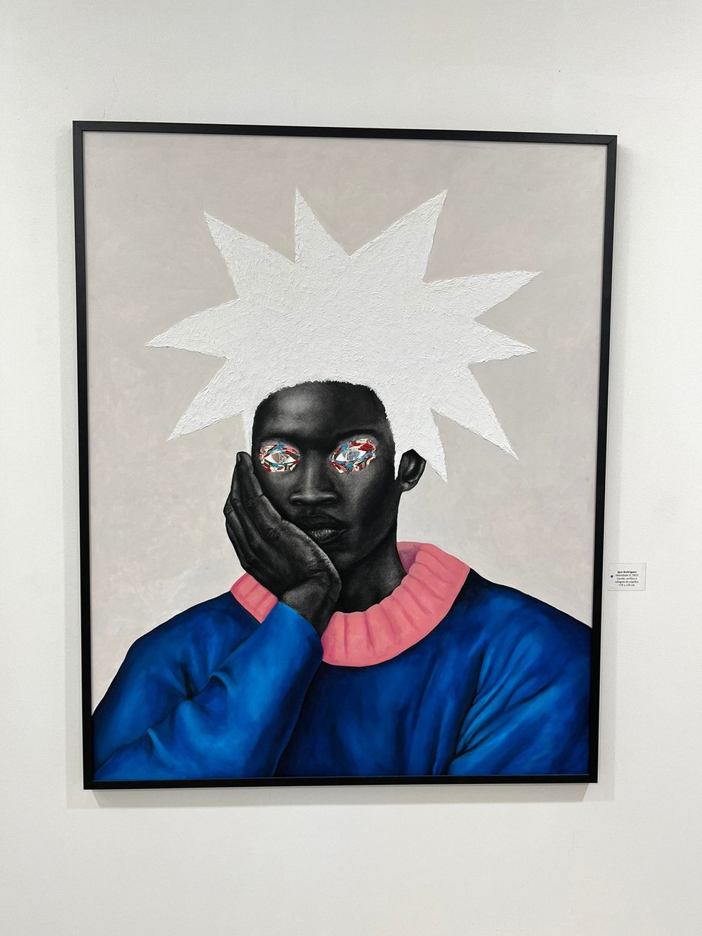 ArtRio: o rapper Filipe Ret compra obra acima do artista baiano Igor Rodrigues, que faz a sua primeira exposição solo — Foto: Divulgação