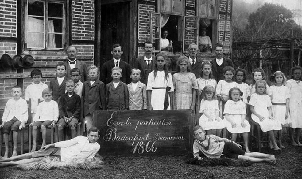 Escola de Blumenau na década de 1920 — Foto: Aug. Schmidt/Arquivo Nacional/Acervo/divulgação
