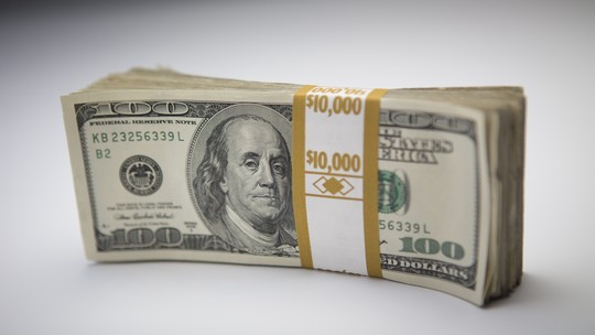 Dólar vive semana de montanha russa, e fecha a R$5,19
