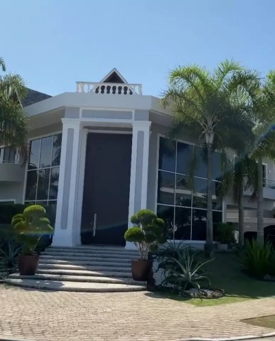 Vinicius vive mejor que tu y toda tu familia en esta vida y la otra..y en la otra.