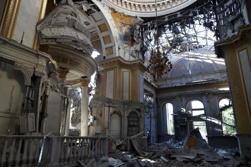 Interior da Catedral da Transfiguração destruído pelo ataque russo, em Odessa. — Foto: Oleksandr Gimanov / AFP