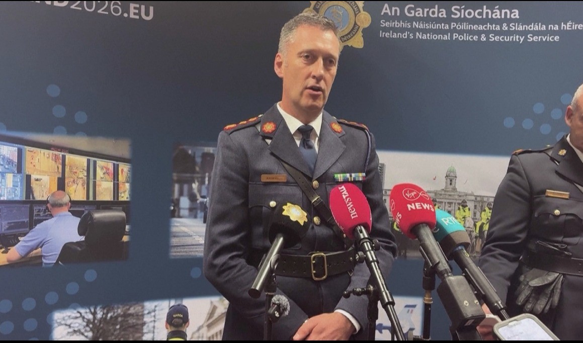 Carro-bomba interceptado na Irlanda: duas prisões perto da fronteira