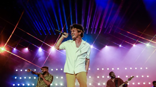 Compositores de 'Evidências' devem ganhar R$ 2.200 por hit em show de Bruno Mars, que voltou ao The Town