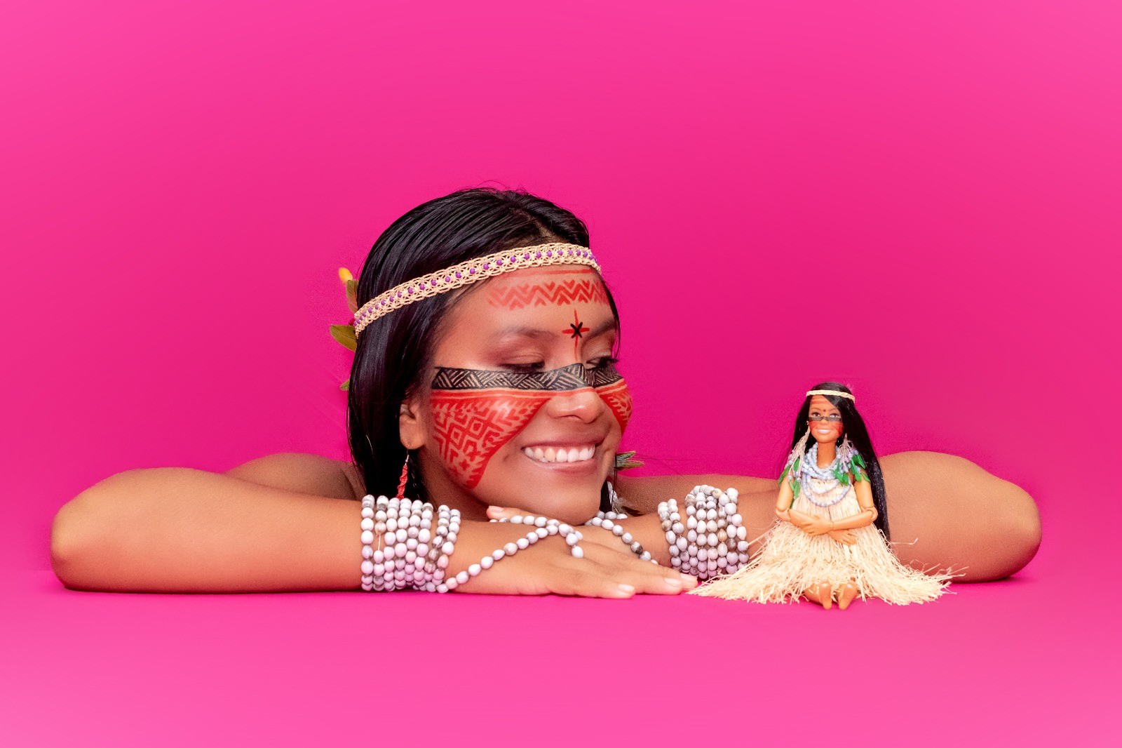 Barbie faz 65 anos hoje: de cadeira de rodas a indígena, veja fotos da ...