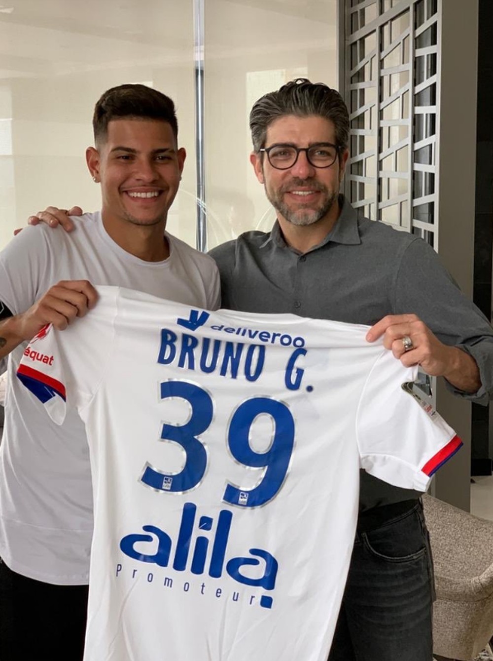 Juninho Pernambuco atuou como diretor de futebol no Lyon, onde foi ídolo como jogador — Foto: Divulgação
