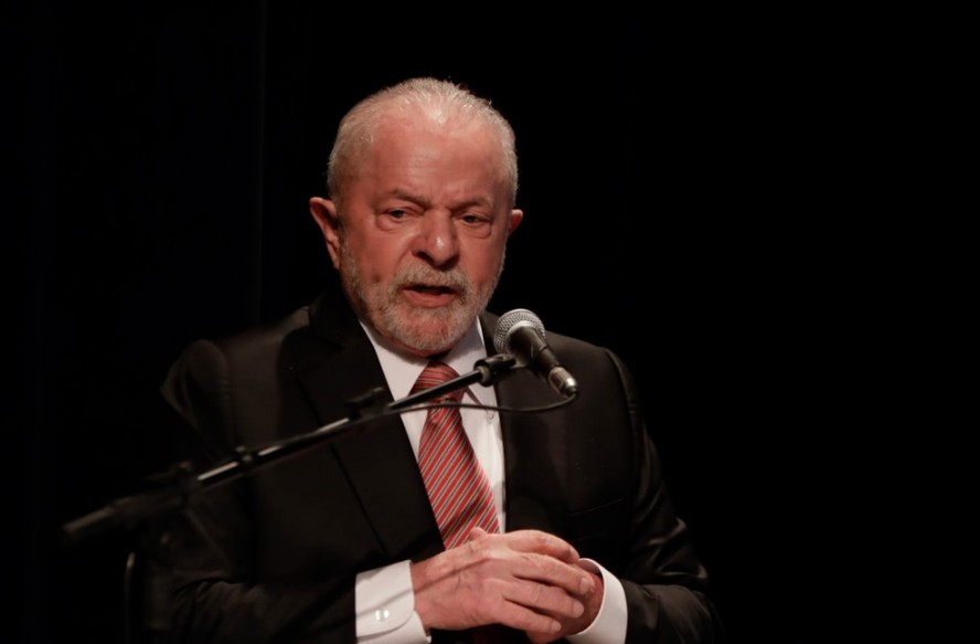 Lula discursa durante a cerimônia de posse de Aloizio Mercadante na presidência do BNDEs