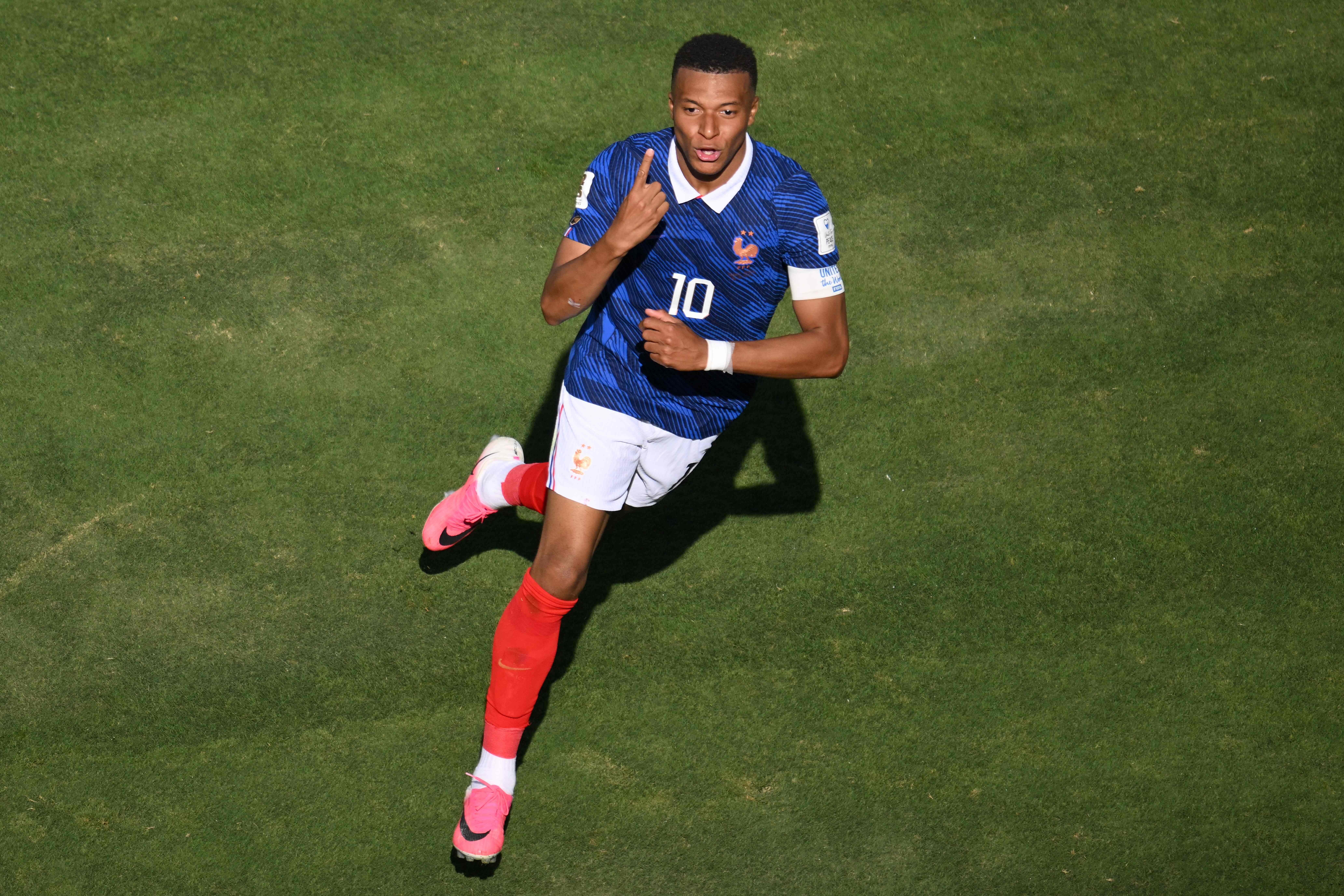 Mbappé alcança Messi entre os maiores artilheiros da história das Copas do Mundo