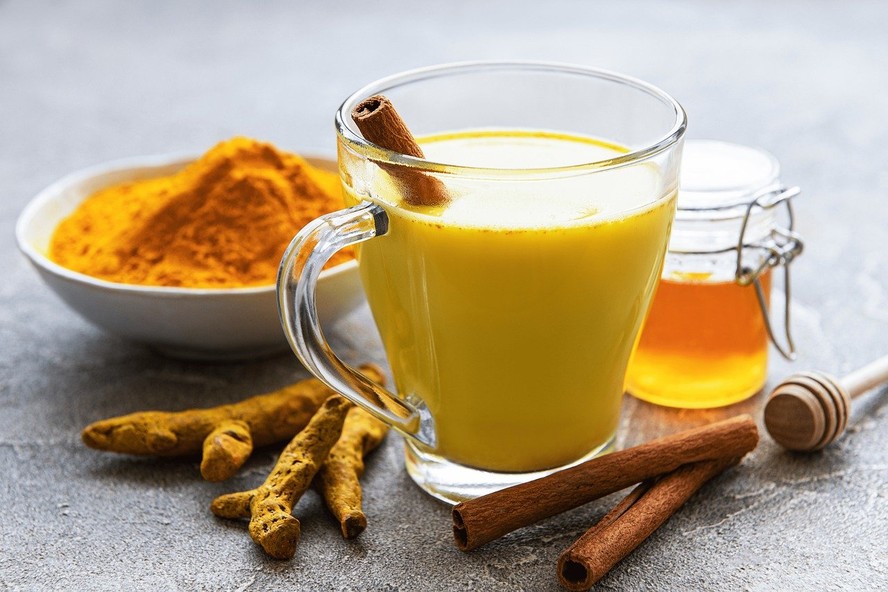 Golden Milk': saiba o que é e como preparar bebida com múltiplos benefícios  para o organismo