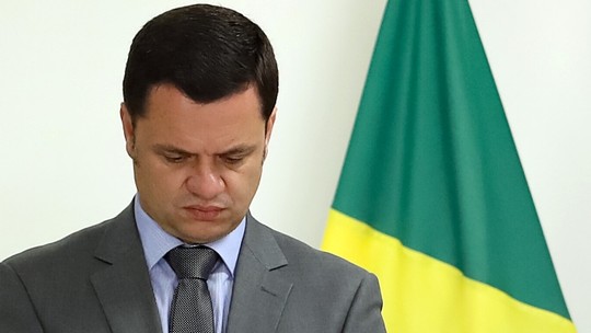 Moraes mantém Anderson Torres preso em batalhão da PM e nega visita de Flávio Bolsonaro