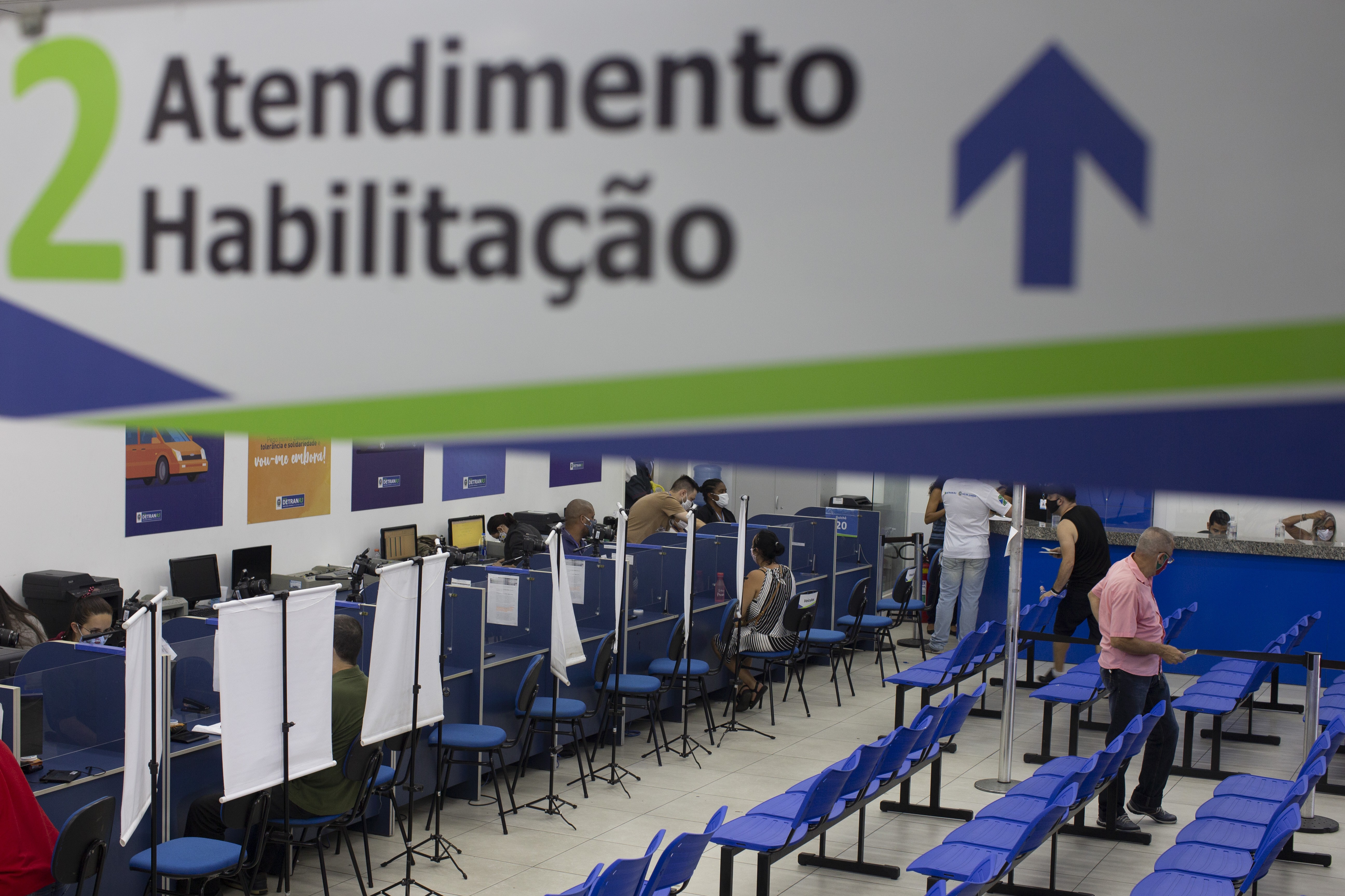 Rio cria programa de CNH gratuita para pessoas de baixa renda; inscrições começam em 2027
