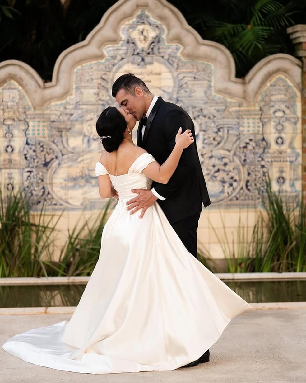 A cantora Li Martins e seu marido, JP Mantovani, durante a cerimônia de casamento, em junho deste ano. — Foto: Reprodução/Redes Sociais
