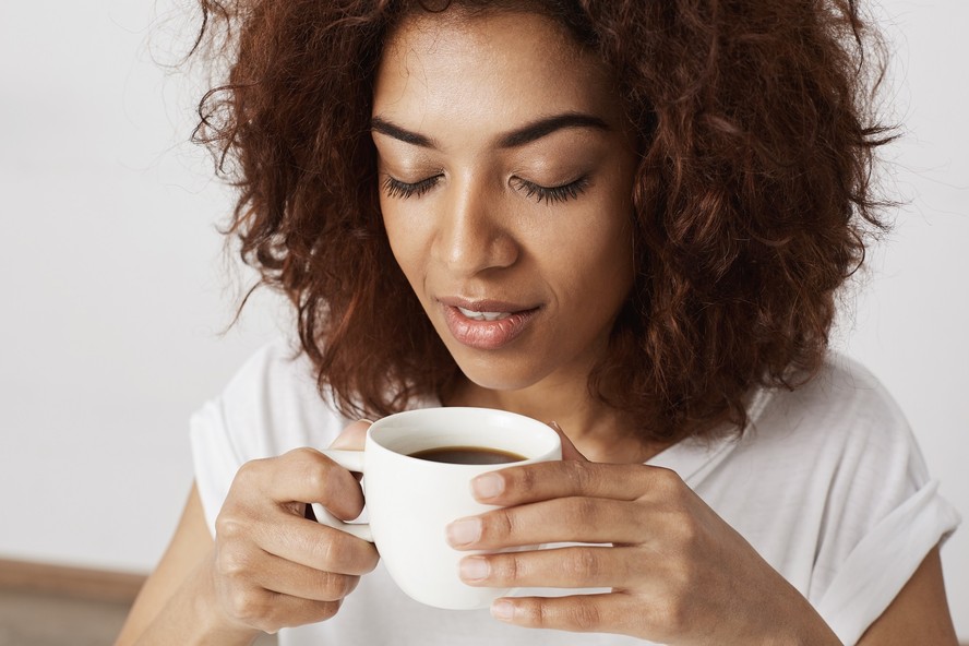 A cafeína transforma o cérebro adormecido em um estado mais complexo e hiperativo