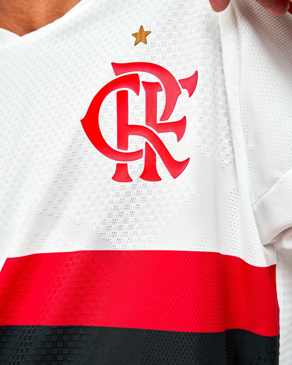 Detalhe da camisa branca do Flamengo para a temporada 2026, chamado de 