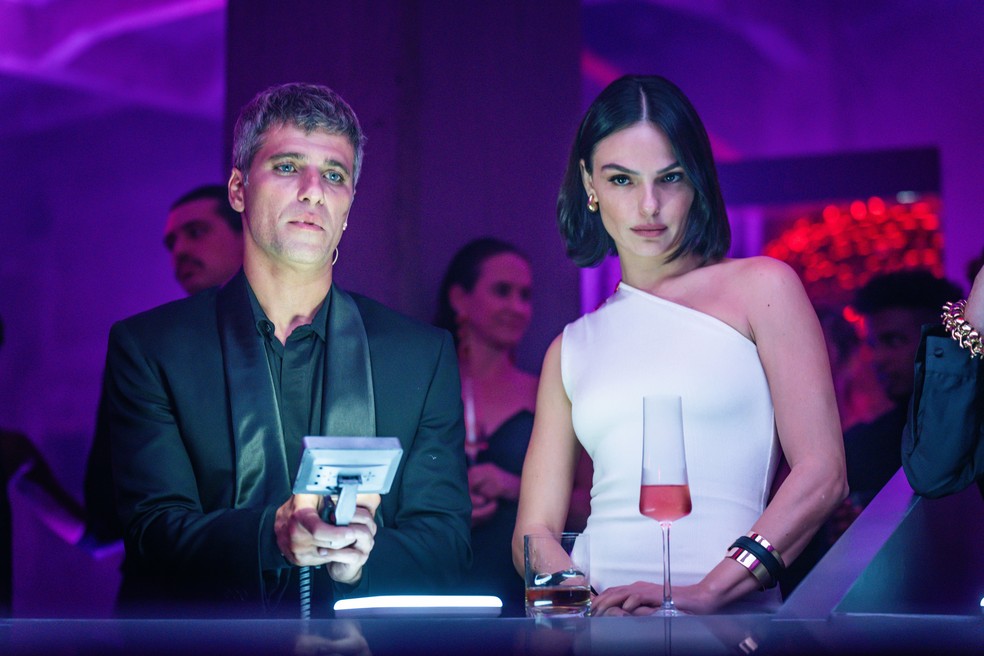 Bruno Gagliasso e Isis Valverde em "Corrida dos bichos" — Foto: Divulgação