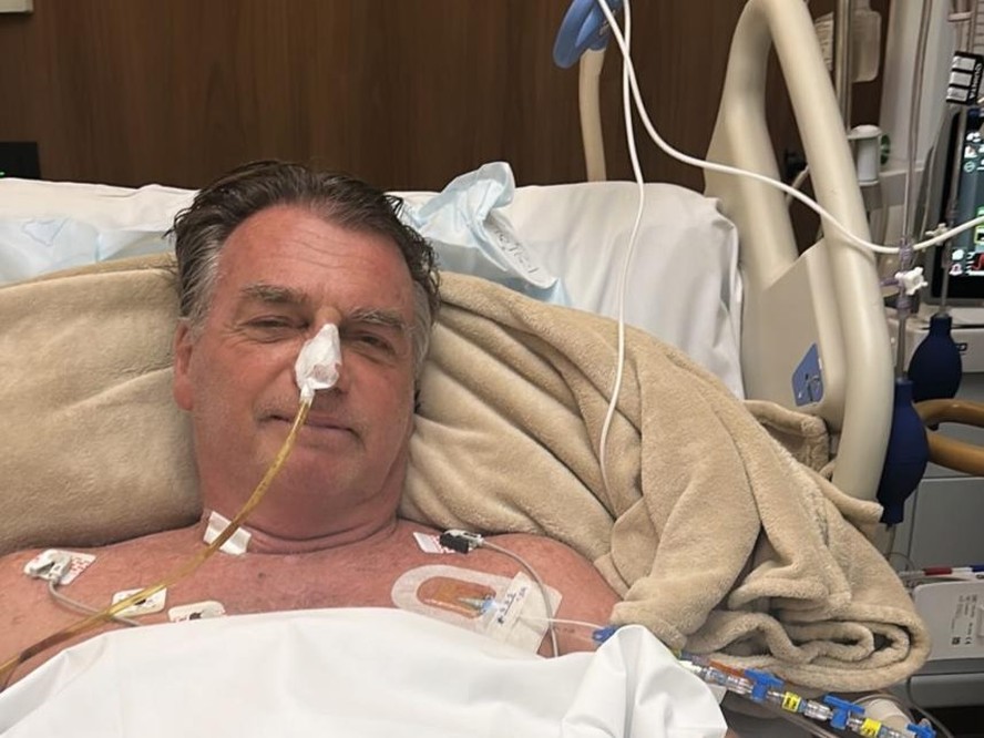 Bolsonaro teve alteração na pressão arterial e segue sem previsão de alta da UTI, diz boletim médico