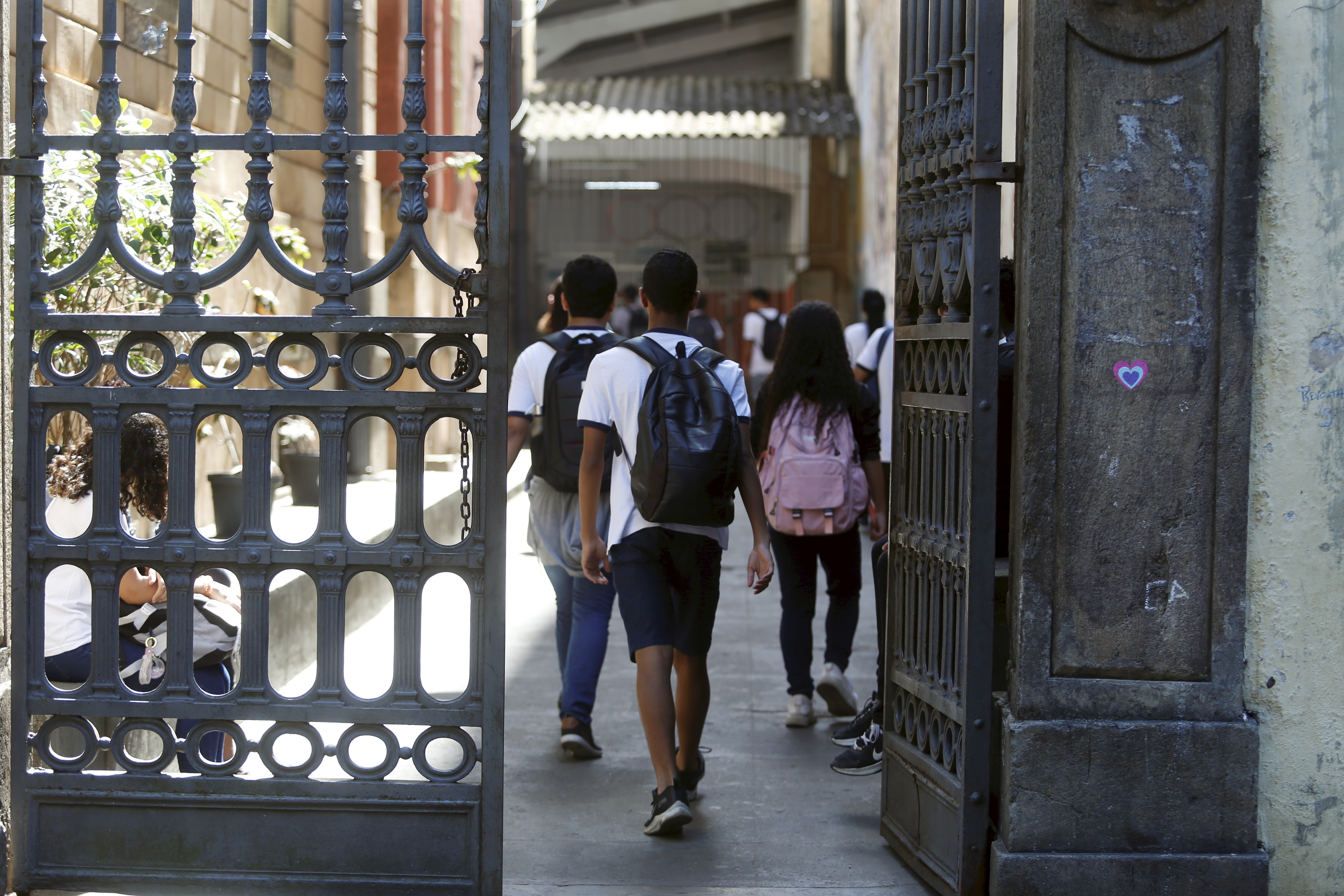Sem reprovação nas escolas do Rio: colunista do GLOBO responde a carta de leitora sobre o assunto