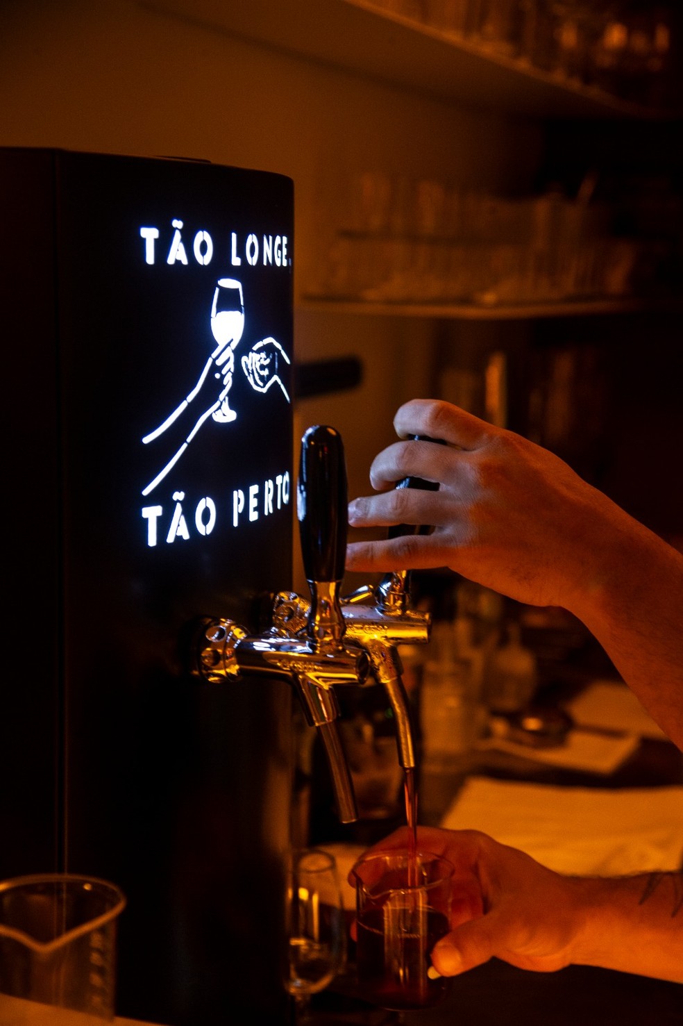 Foco do Deja Vu são os vinhos, em garrafa ou direto da bica — Foto: Alexandre Cassiano