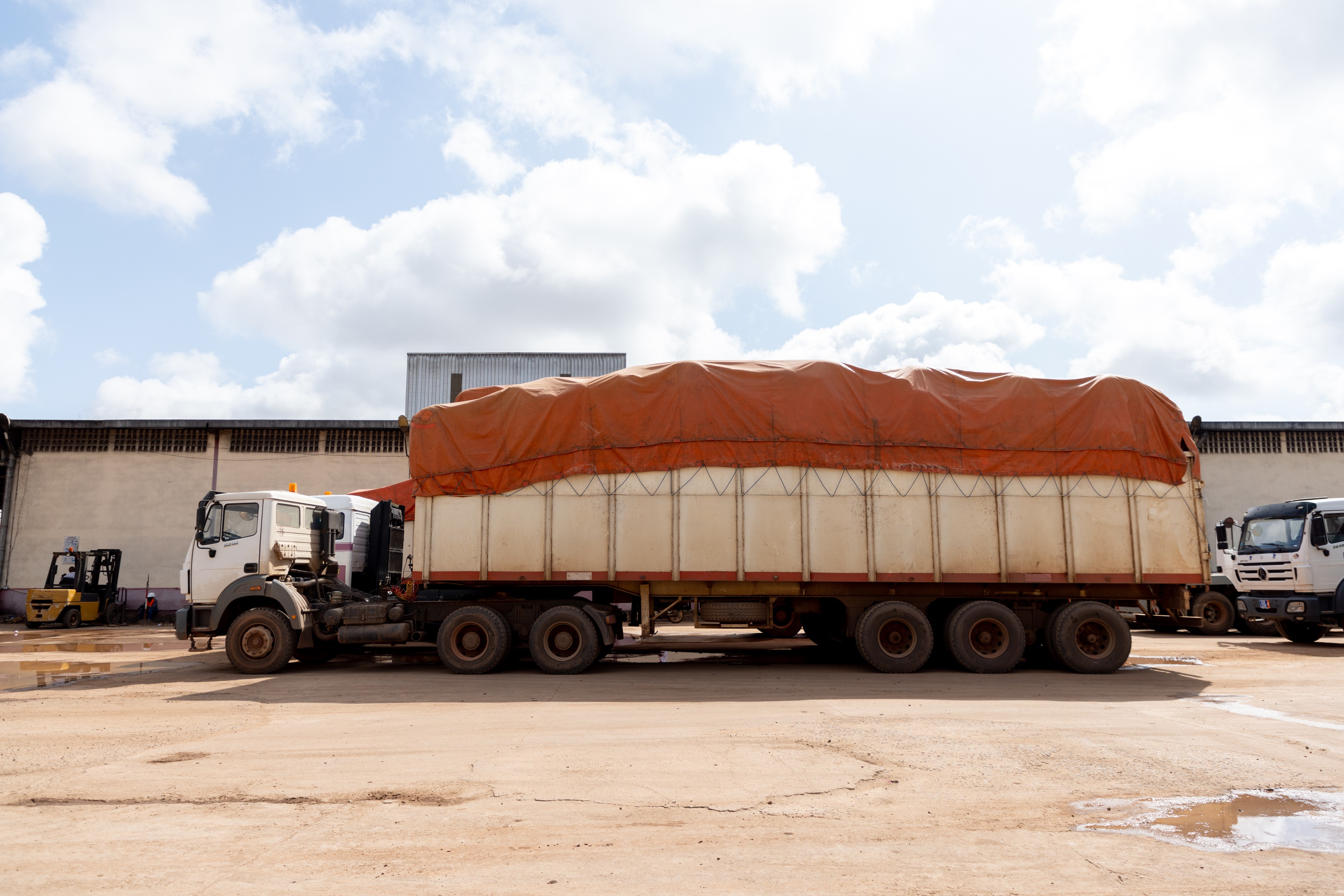 Volume de serviços do Brasil cai 0,1% em agosto, com recuo nos transportes