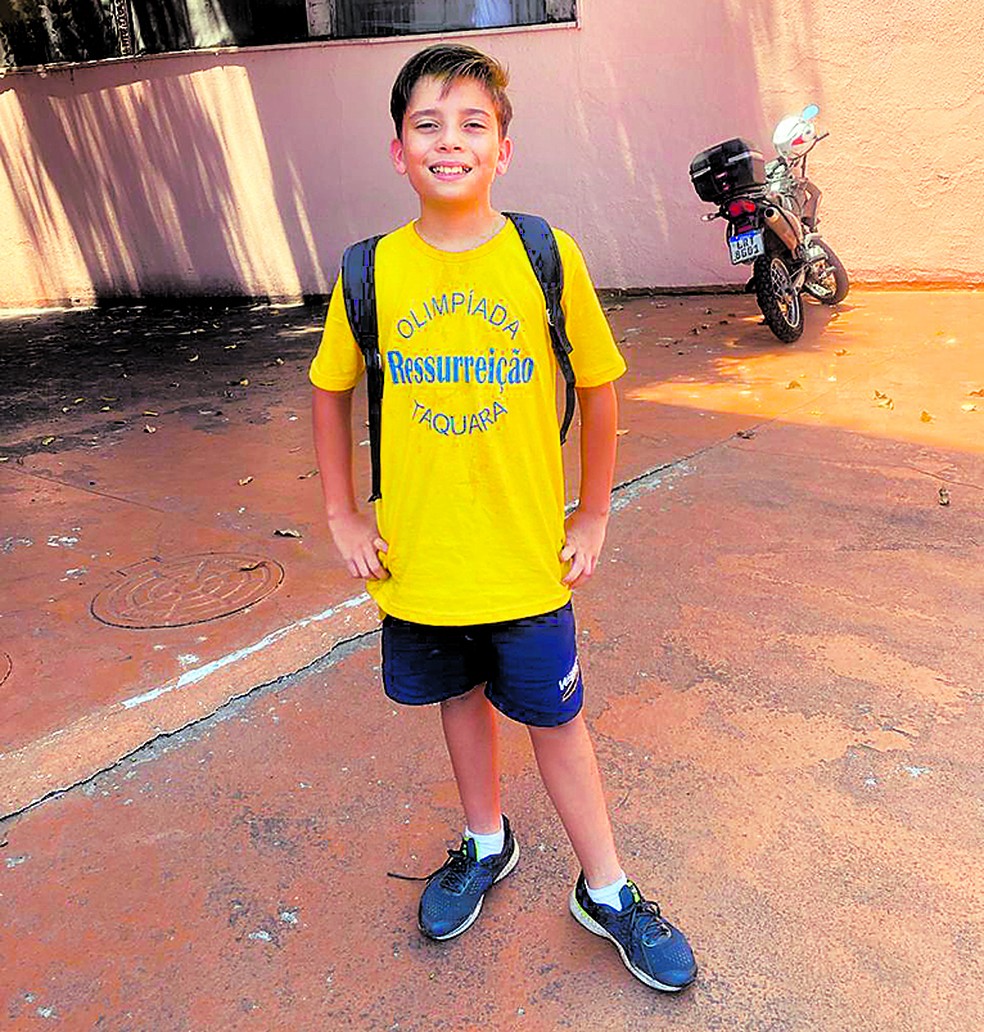 Bernardo Domingues, de 11 anos, está se adaptando no 6º ano com mais disciplinas em sala de aula — Foto: Arquivo pessoal