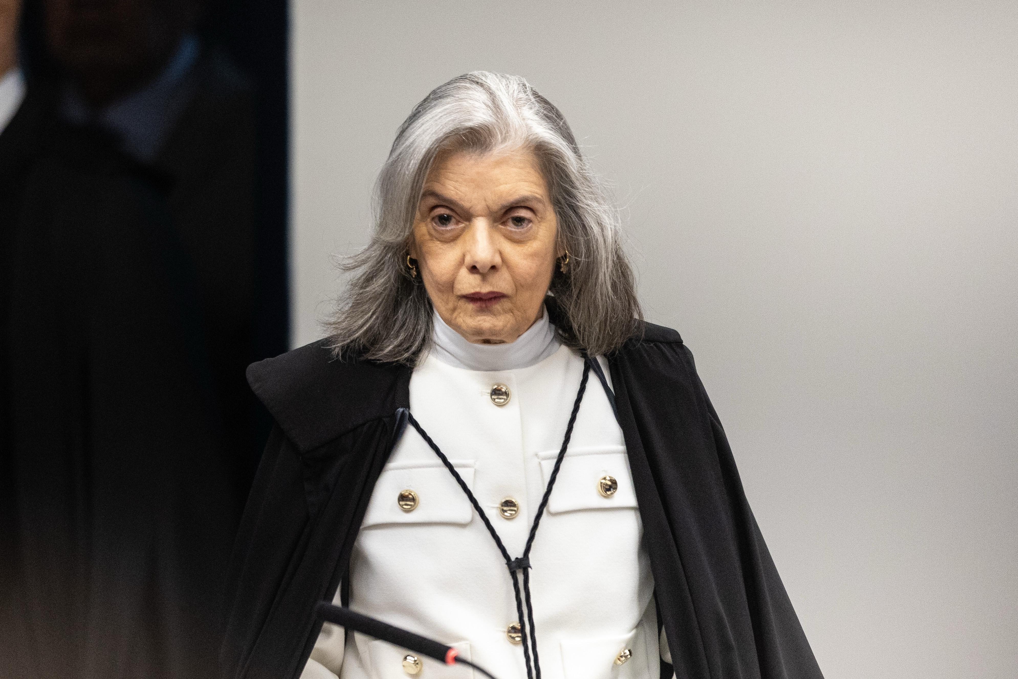 Após vista de Gilmar, pressão chega a Cármen Lúcia para barr