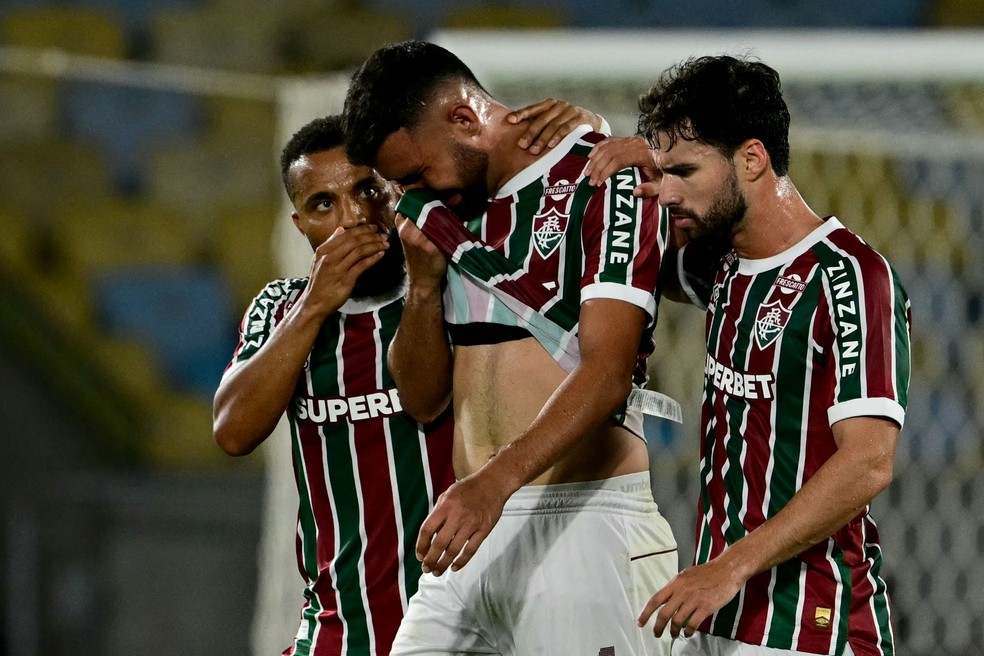 Lesionado, Ignácio saiu de campo chorando na derrota para o Palmeiras — Foto: Pablo PORCIUNCULA / AFP