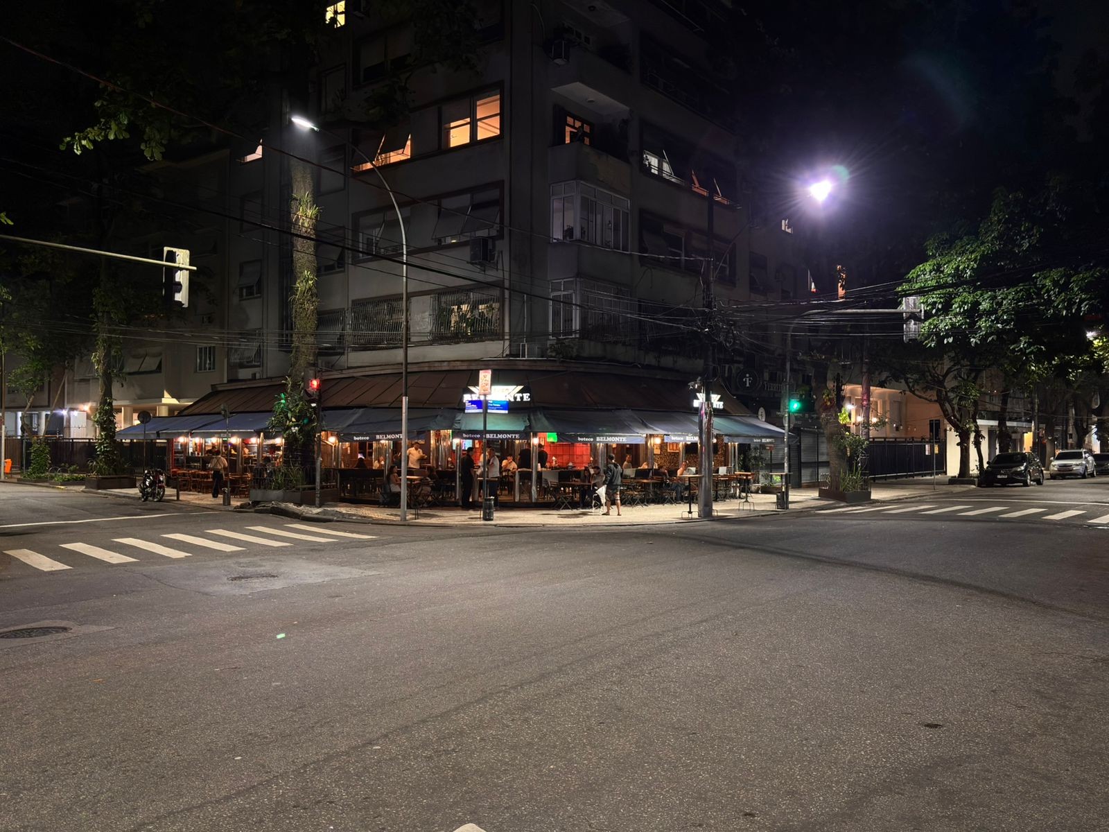 Rua Delfim Moreira, no Leblon — Foto: Alexandre Cassiano / Agência O Globo