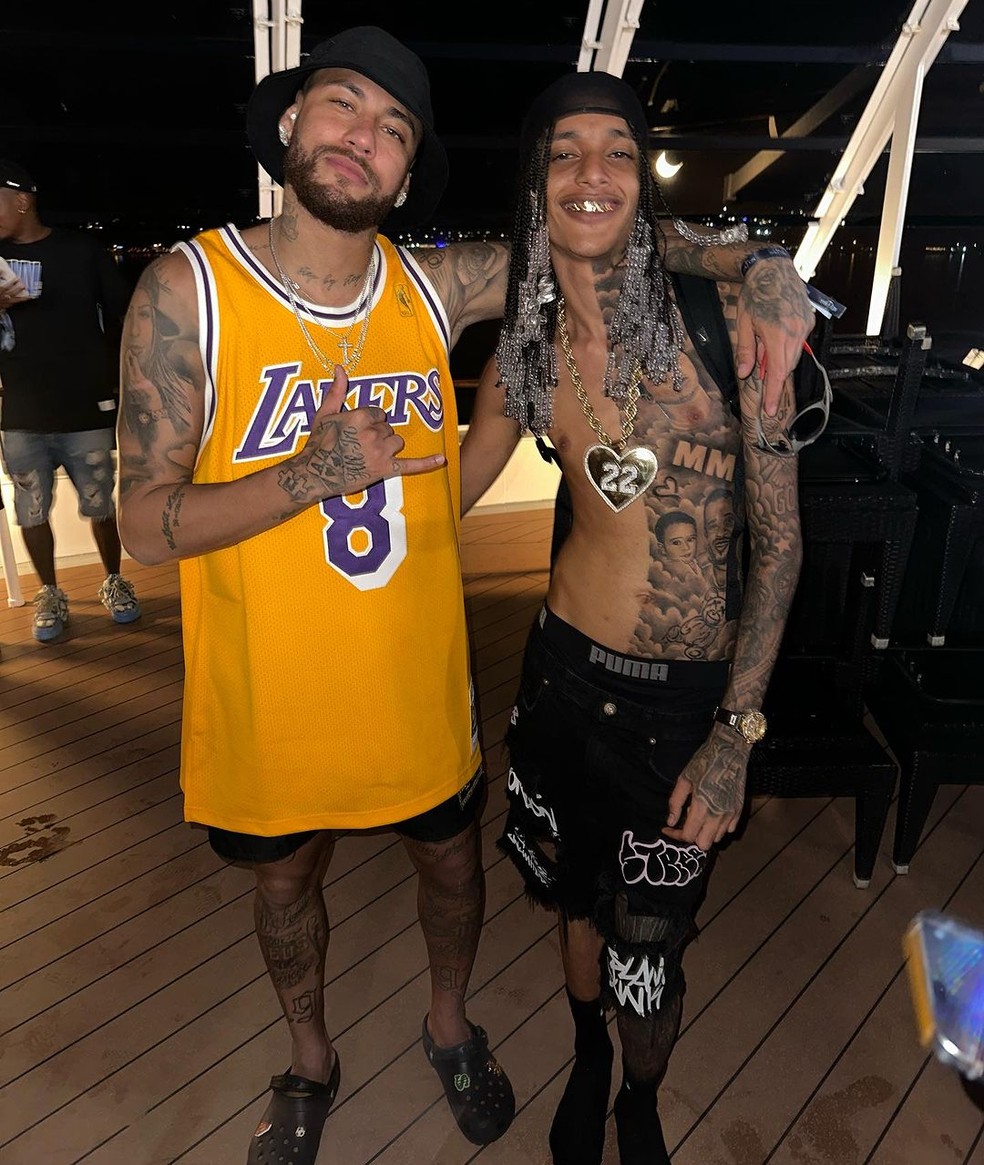 Amigos, rapper Oruam e o jogador Neymar posam para foto em 2023 — Foto: @oruam__ no Instagram