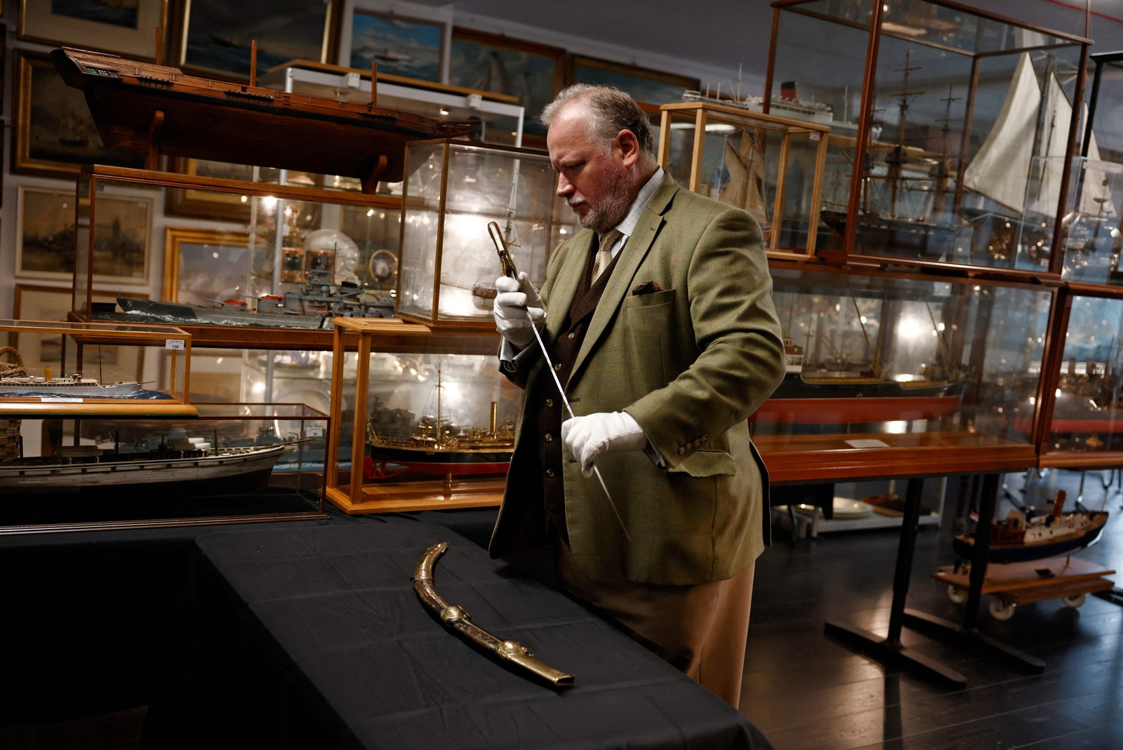 Comprador de arte de 'banana colada com fita' de R$ 35 milhões promete ...